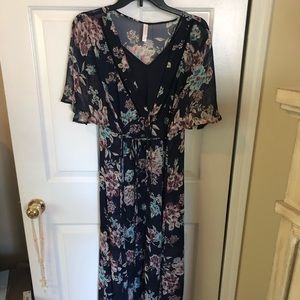 Short sleeved floral maxi dress